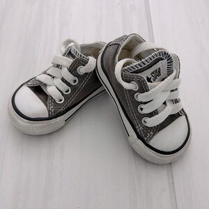 Converse Infant Chuck Taylor LowTop Sneakers Unisex Grey size 2